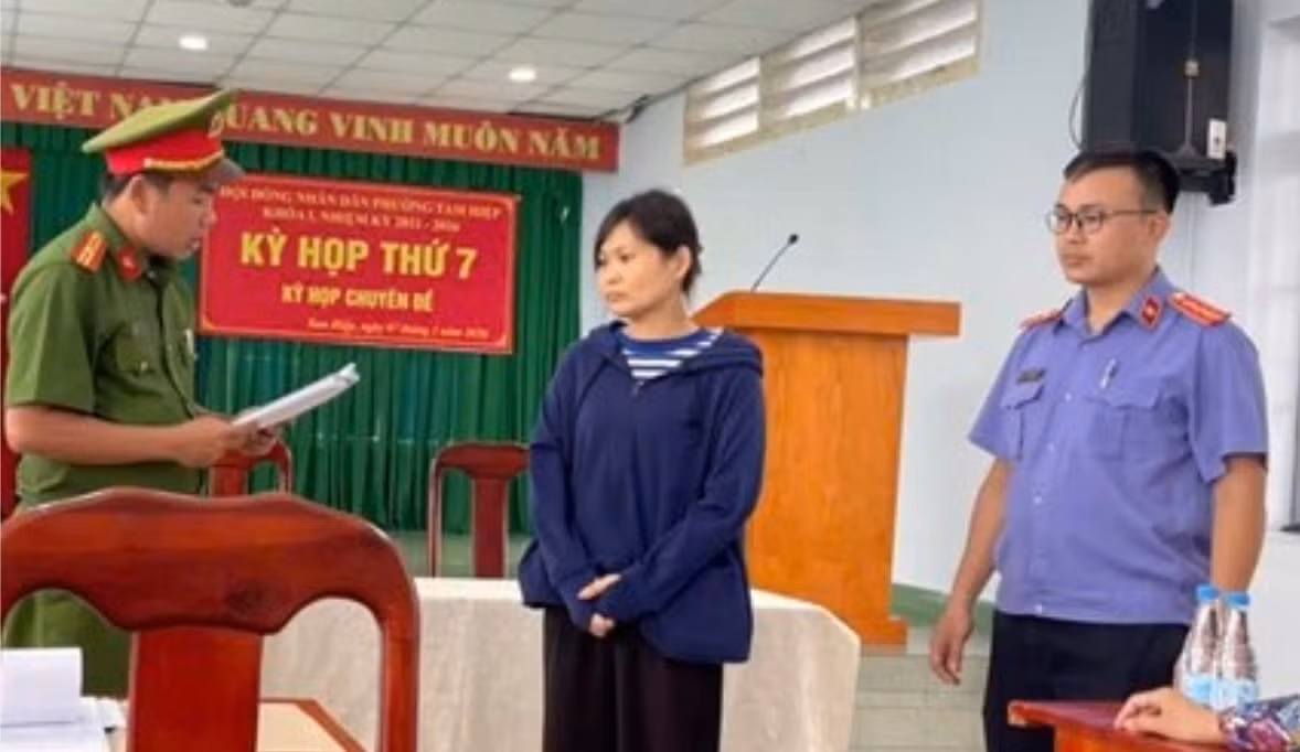 Bắt nguyên cán bộ địa chính phường chiếm đoạt hơn 28,8 tỷ đồng -0