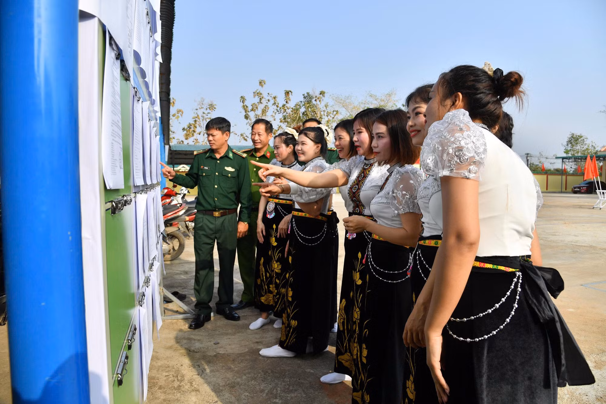 Niềm tin của cử tri ở Tây Nguyên và miền Tây Nam bộ trước ngày bầu cử -0