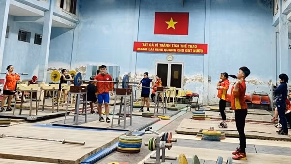Cử tạ Việt Nam mơ lớn với chuyên gia ngoại: Cú hích từ thay đổi bản lề
