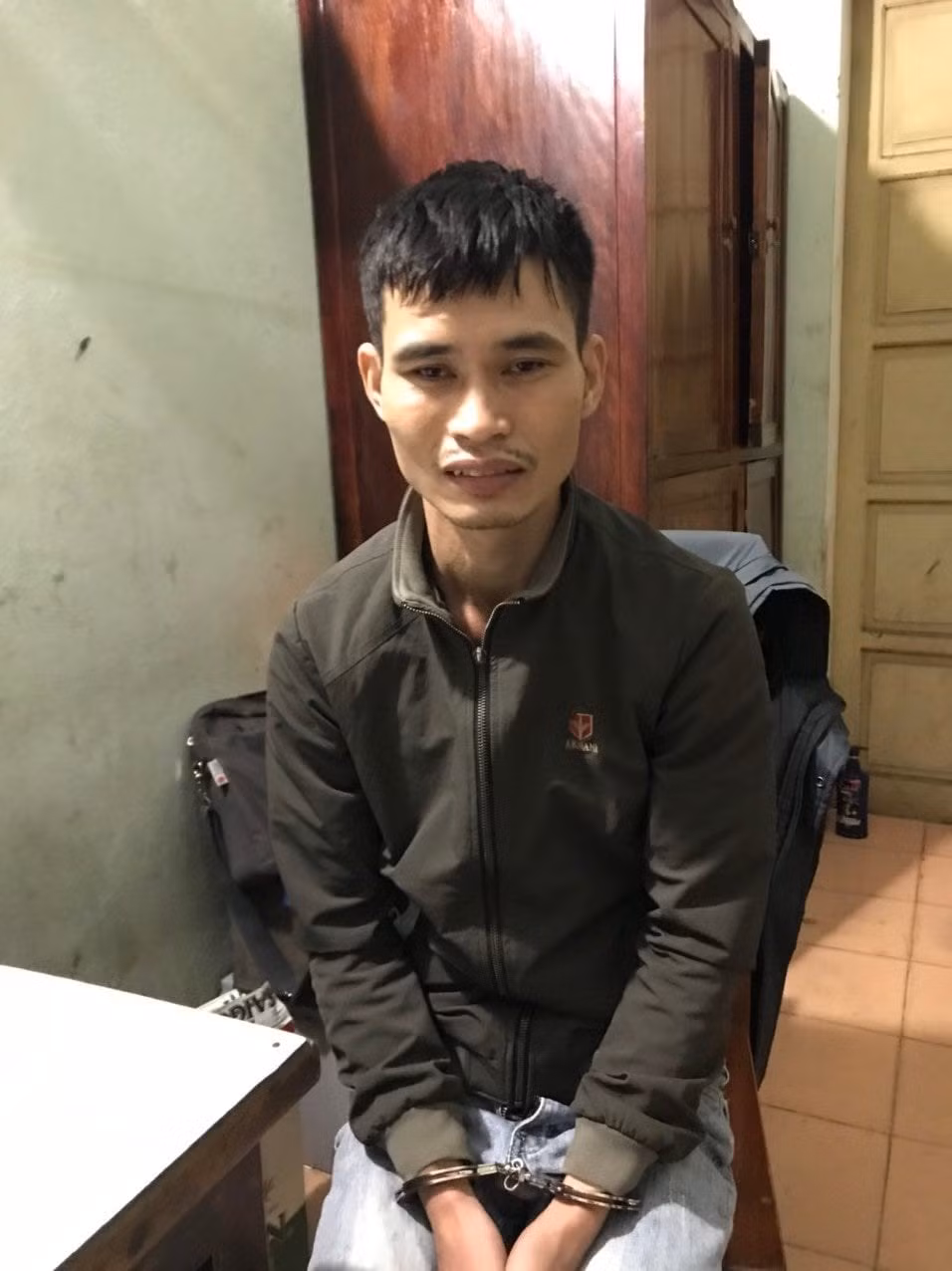 Bắt giữ đối tượng chống người thi hành công vụ -0