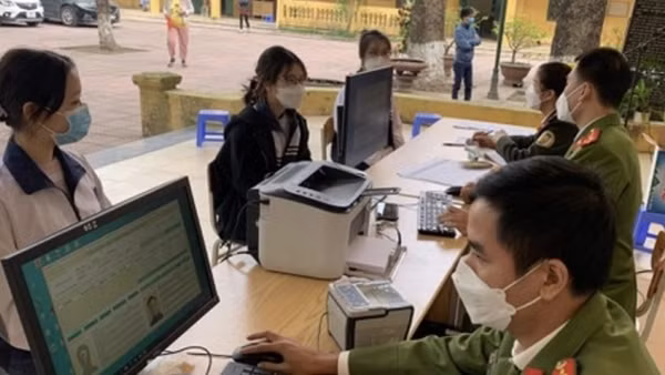 Phòng CSGT Công an TP Hà Nội được trang bị máy quét mã QR trên thẻ CCCD ảnh 5