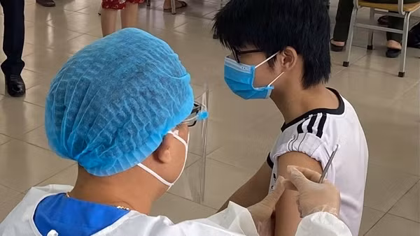 Giải pháp trước thực trạng ca mắc COVID-19 tiếp tục tăng cao ảnh 1