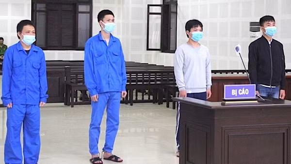 Cả gia đình vô cớ bị côn đồ hành hung ảnh 1