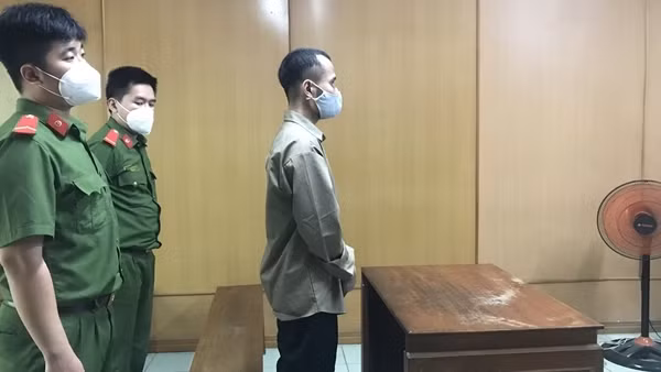 Đổ xăng đốt "vợ hờ", lãnh&nbsp;11 năm tù