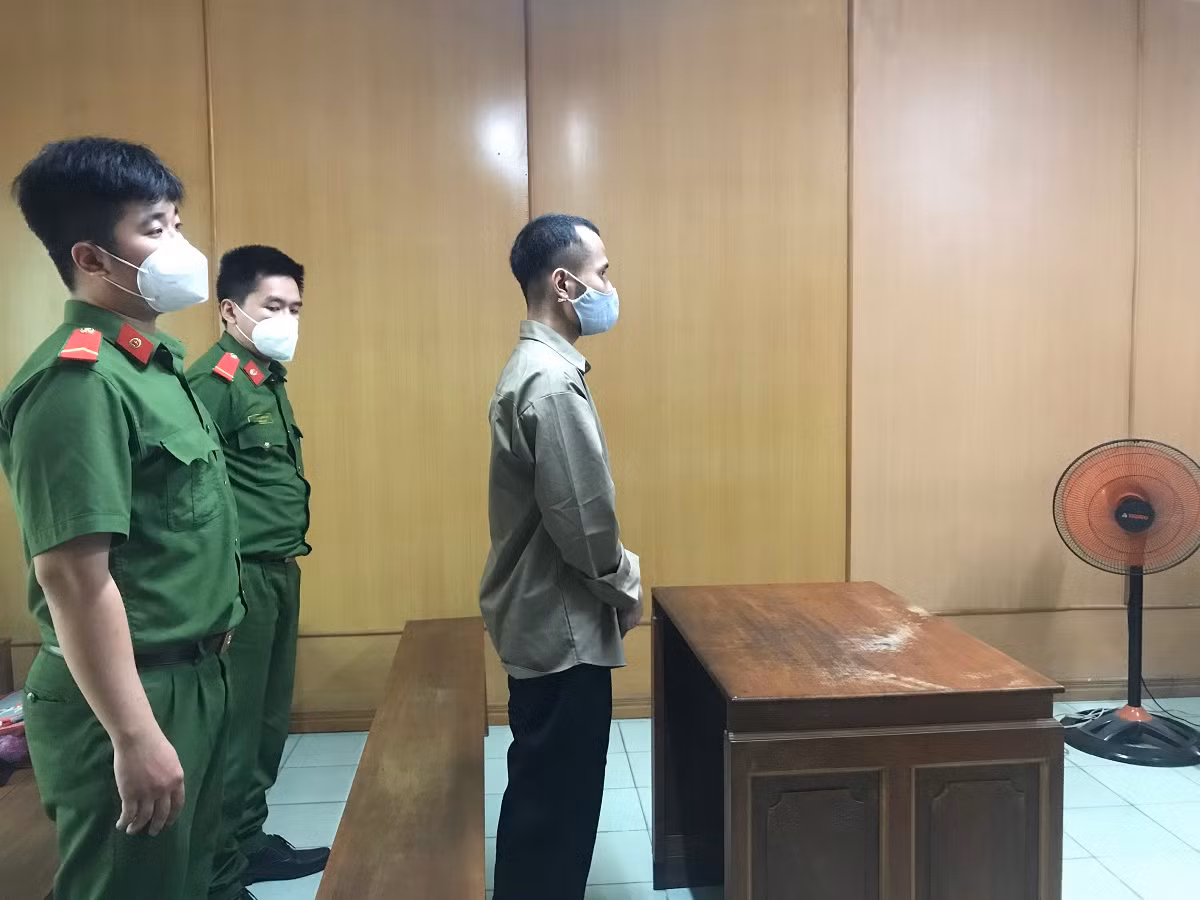 “Chồng hờ” 9X đổ xăng đốt vợ lãnh&nbsp;11 năm tù -0