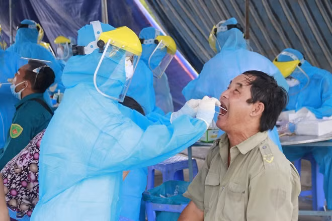 Các địa phương tăng cường giám sát để sớm phát hiện ca bệnh cộng đồng -0