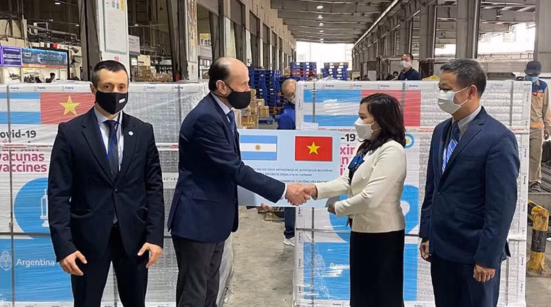 Chính phủ Argentina trao tặng Việt Nam 500.000 liều vaccine AstraZeneca -0