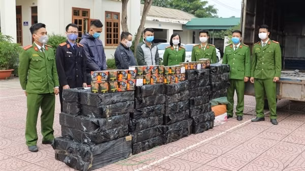 Thu mua hơn 50kg pháo nổ trên mạng bán lại kiếm lời ảnh 3