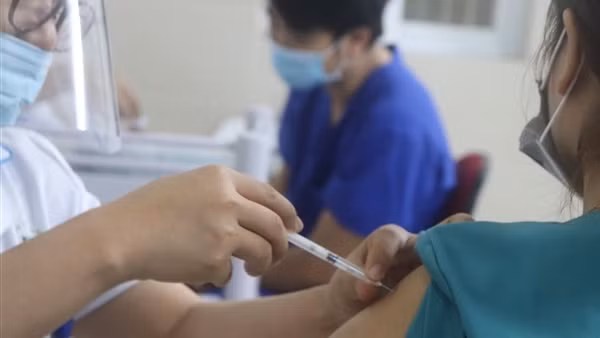 Các công nhân phản ứng sau tiêm vaccine ở Thanh Hóa đã xuất viện ảnh 2