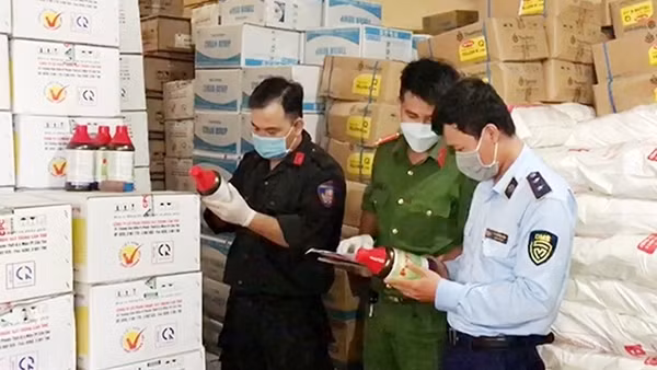 Kiểm tra 9 mẫu phân bón, có 4 mẫu vi phạm ảnh 4