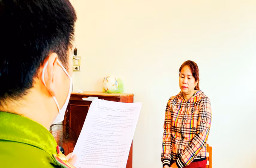 Khởi tố, bắt tạm giam vợ cán bộ Biên phòng trong vụ phát hiện kho hàng lậu ở An Giang -0
