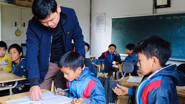 Nhọc nhằn “gieo chữ” dưới chân núi Ngọc Linh ảnh 5