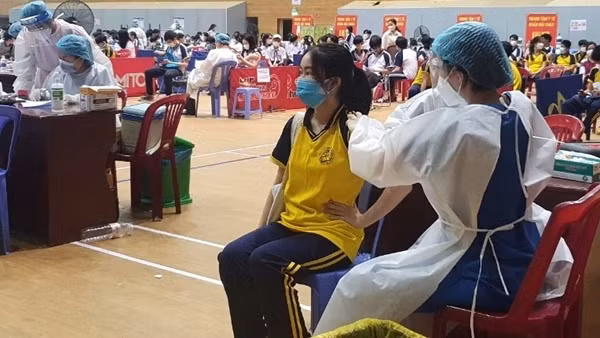 Bao phủ vaccine nhanh hơn nữa, chủ động các kế hoạch để phòng chống dịch hiệu quả, phục hồi và phát triển KTXH ảnh 4