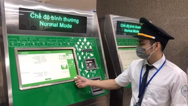 Hơn 25.300 hành khách đã mua vé đi tàu Cát Linh-Hà Đông trong ngày đầu bán vé thương mại ảnh 2
