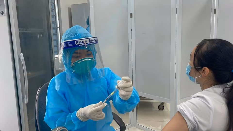 Yêu cầu Bệnh viện Bạch Mai vào cấp cứu các trường hợp bị phản vệ sau tiêm vaccine phòng COVID-19 ở Thanh Hóa -0