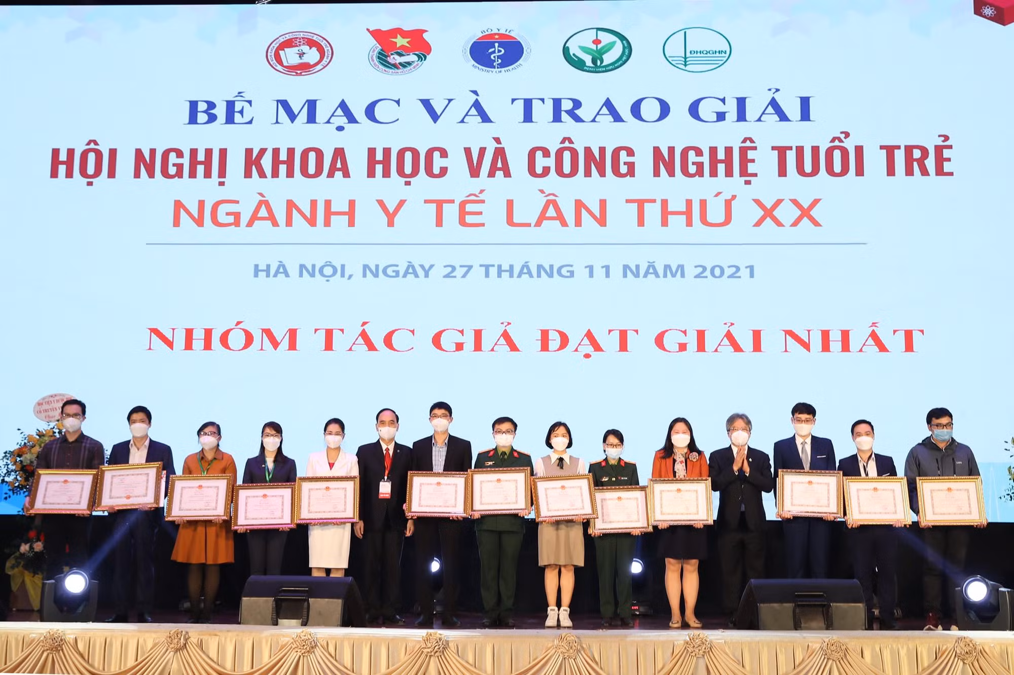 Nhiều tập thể, cá nhân có thành tích xuất sắc trong nghiên cứu khoa học, ứng dụng cứu chữa người bệnh -0