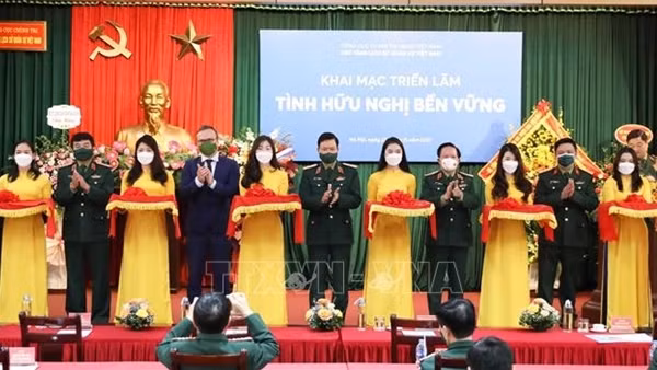 Khai mạc triển lãm "Tình hữu nghị bền vững" về quan hệ Việt Nam - Liên bang Nga