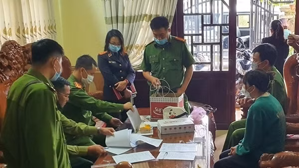 Mạo danh cán bộ quân đội để lừa bán đất và “chạy” việc ảnh 3