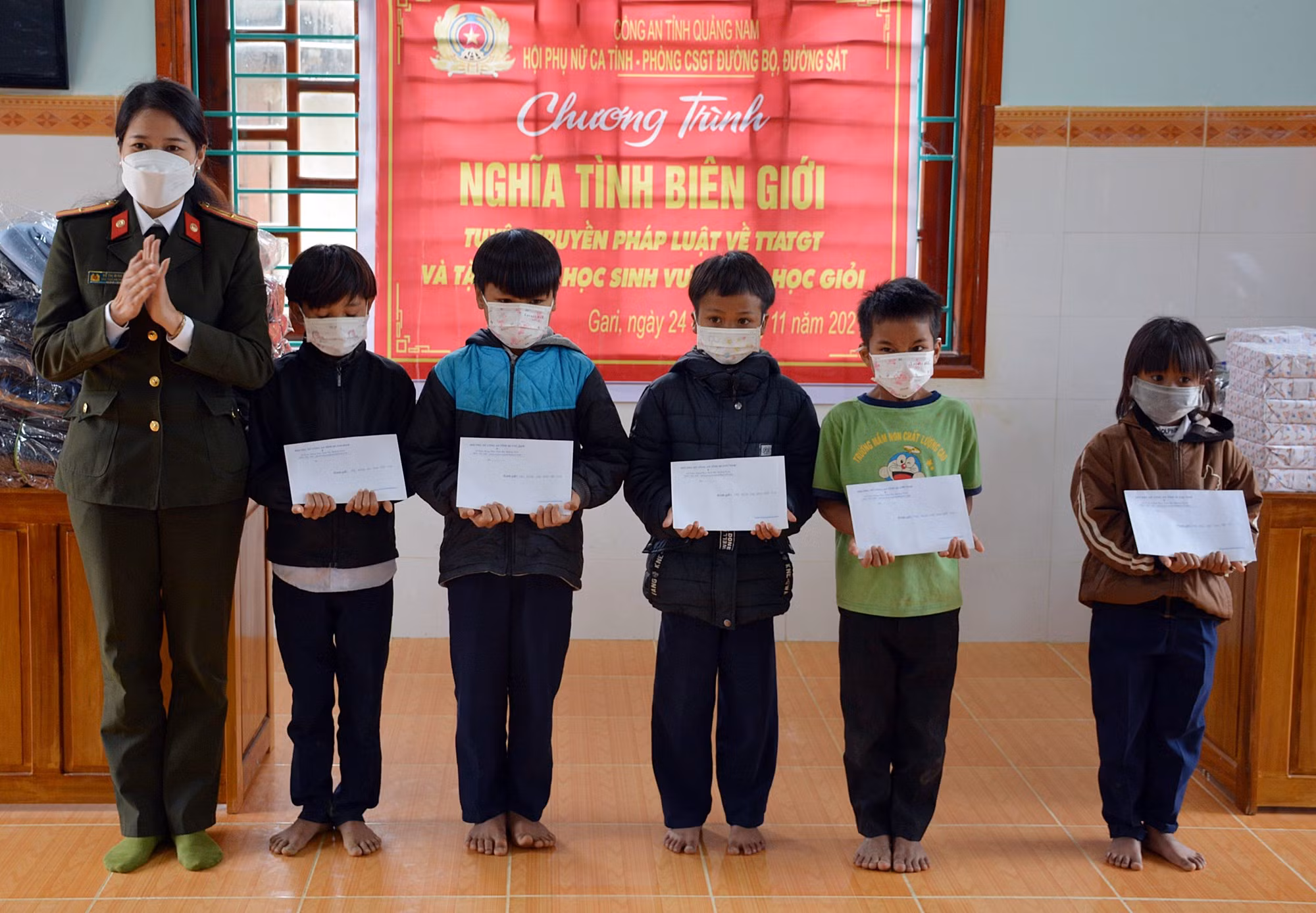 Ấm áp nghĩa tình nơi vùng cao biên giới -0