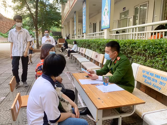 Kết hợp cấp căn cước công dân gắn chíp điện tử với tiêm vaccine phòng COVID-19 -1