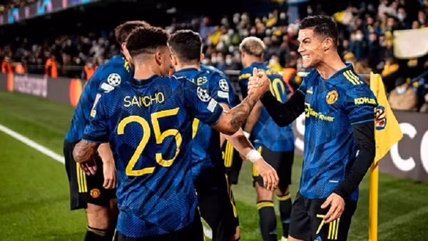 Man Utd thoát thua nhờ "siêu dự bị" ảnh 12