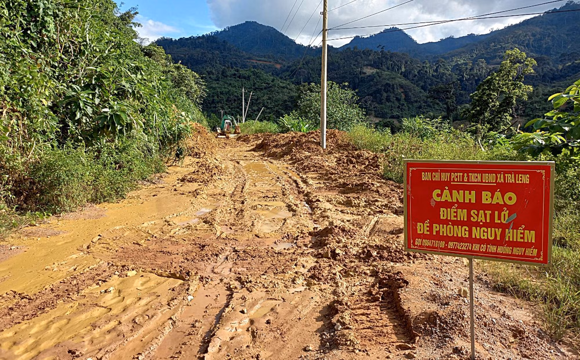 Thông xe vào xã Trà Leng sau gần 4 ngày bị cô lập -0
