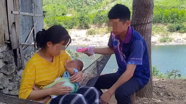 Nhà trường hụt học sinh vì nhiều em gác bút lấy chồng ảnh 2