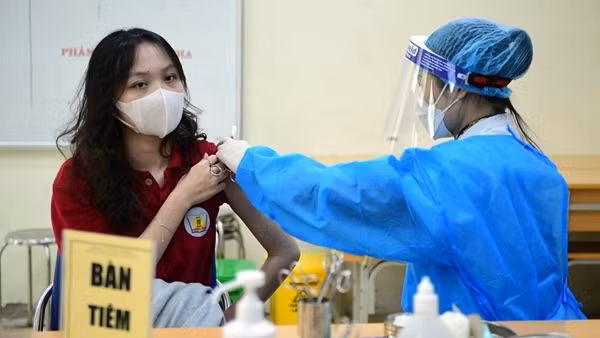 Hà Nội tiêm vaccine phòng COVID-19 cho học sinh lớp 9 ảnh 13
