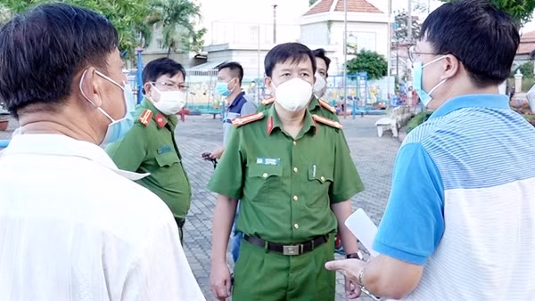Nam thanh niên bị buộc tay bỏ trong bao tải thả trôi trên sông ảnh 3