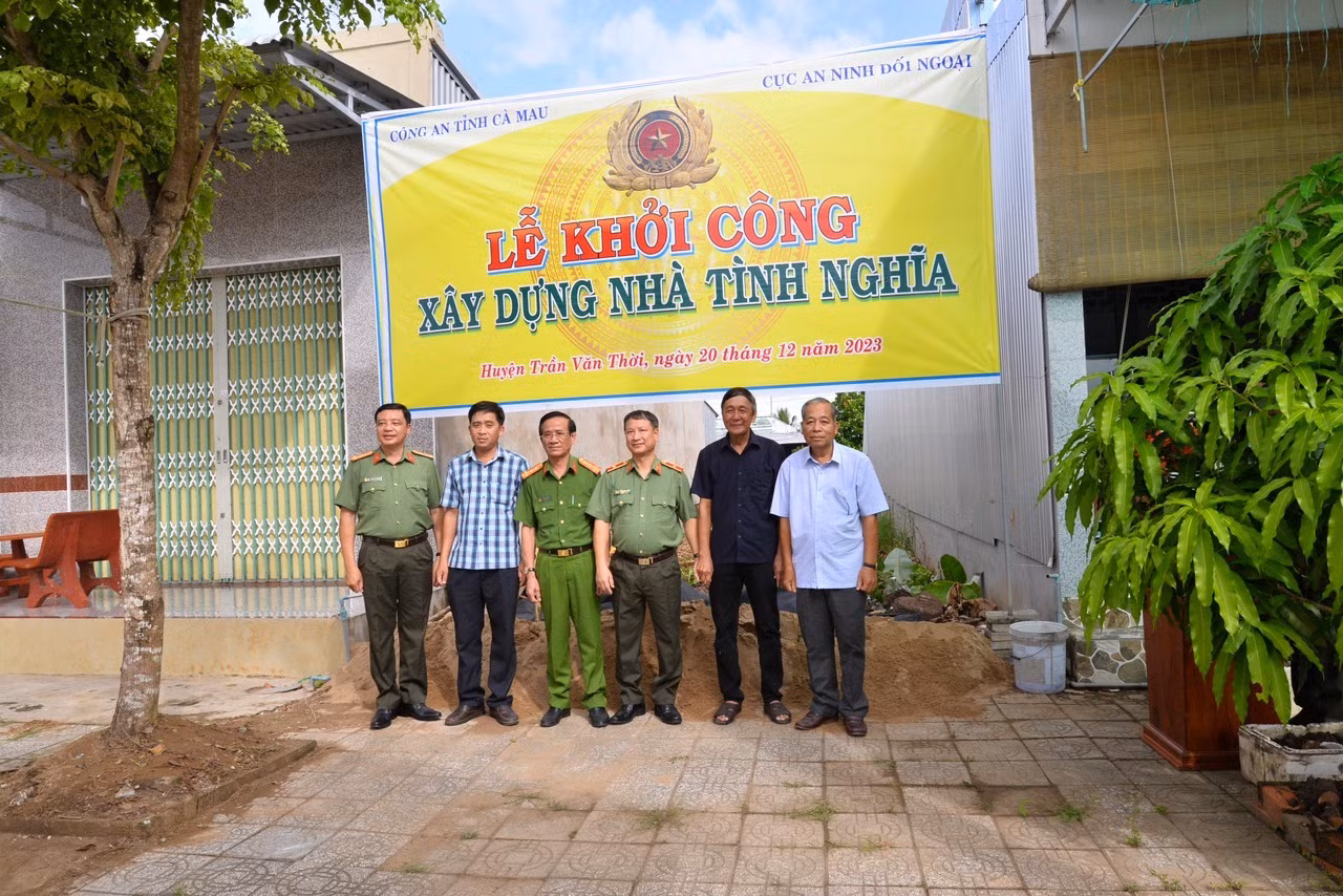 Khởi công xây dựng nhà tặng nhân chứng tham gia Kế hoạch phản gián CM12 -1