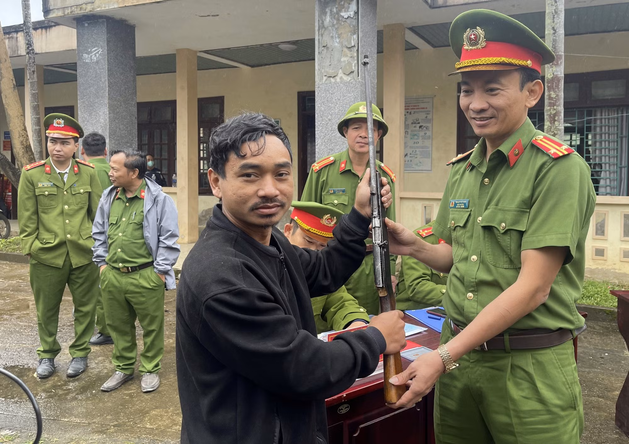 Ý nghĩa và nhân văn phong trào “Trao sinh kế, đổi vũ khí” -0