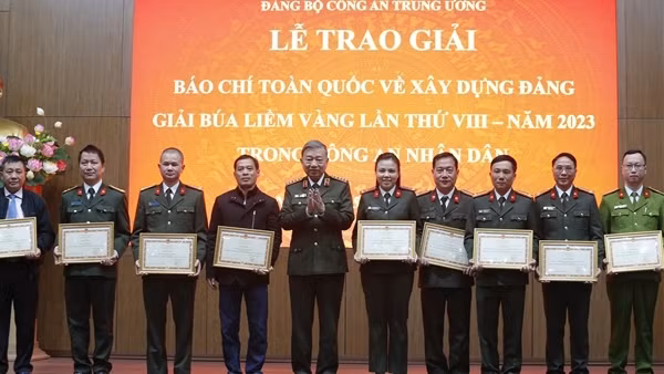 Trao giải Báo chí về xây dựng Đảng năm 2023 trong CAND