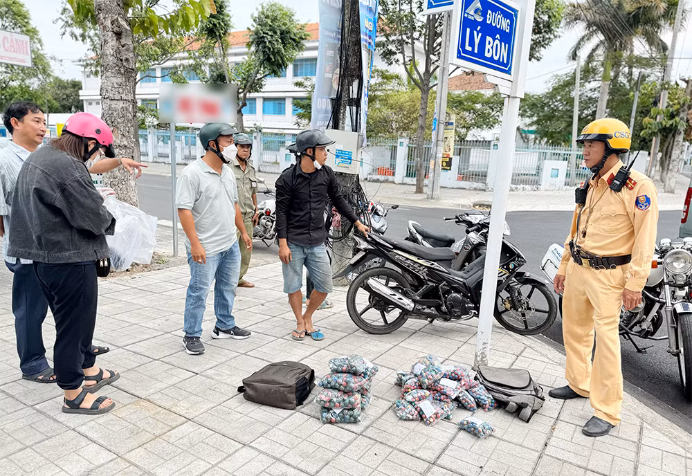 Mang hàng ngàn quả pháo từ Kiên Giang đến An Giang bán kiếm lời -1