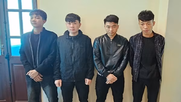 Bắt nhóm bác sĩ dởm dụ người già khám bệnh, bán thuốc đông y