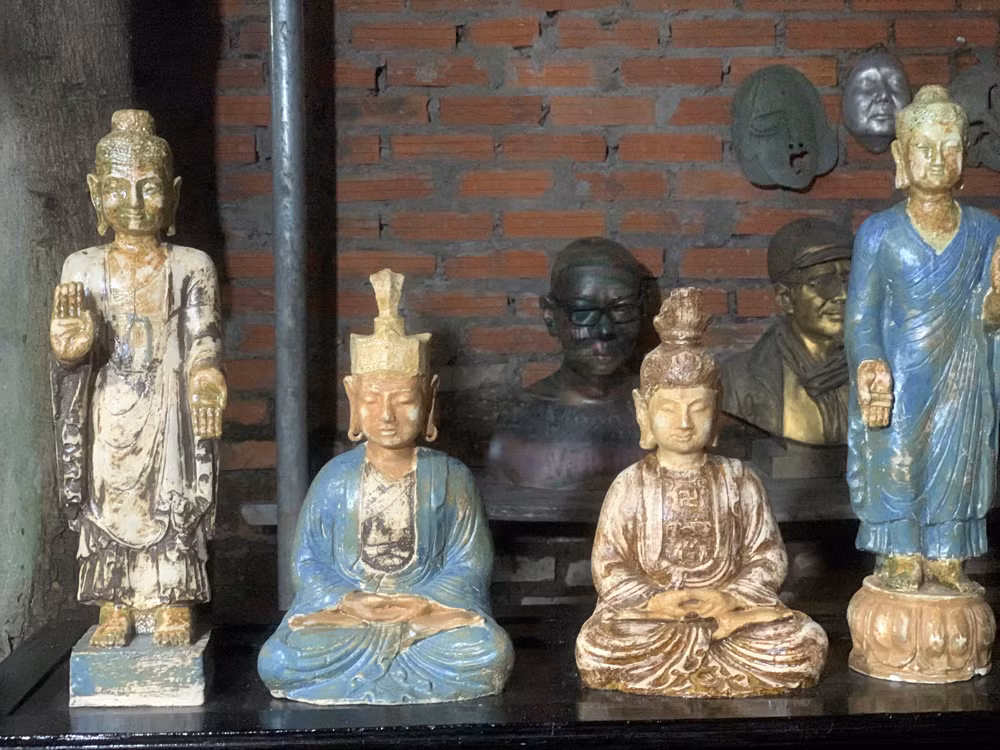 Những tạo hình tượng Phật bằng chất liệu gốm cuối cùng của điêu khắc gia Hà Minh Tuấn để lại trước khi rời xa trần thế.
