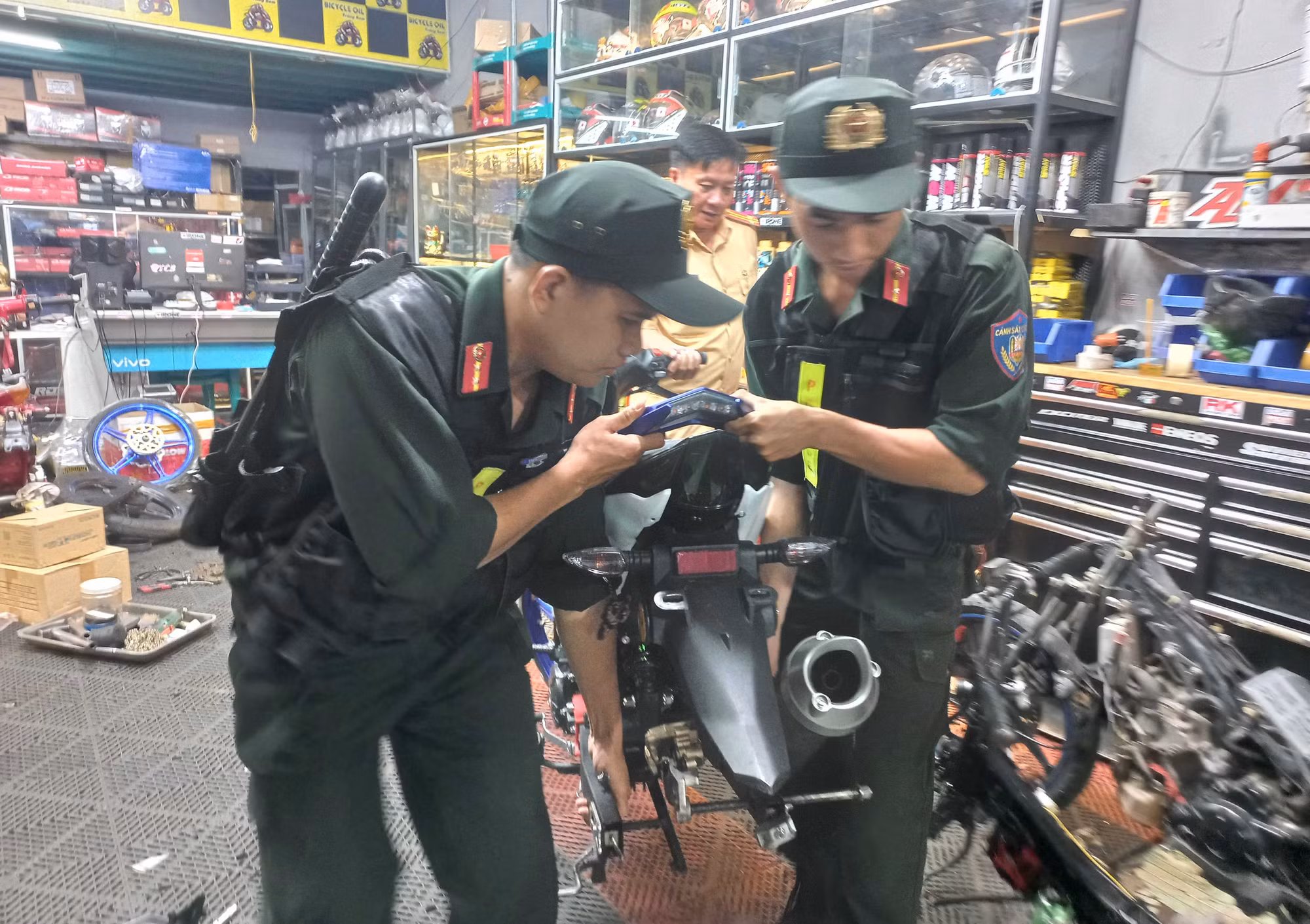 Tổ công tác đặc biệt liên tiếp phát hiện, xử lý các lò độ xe quy mô “khủng” -0