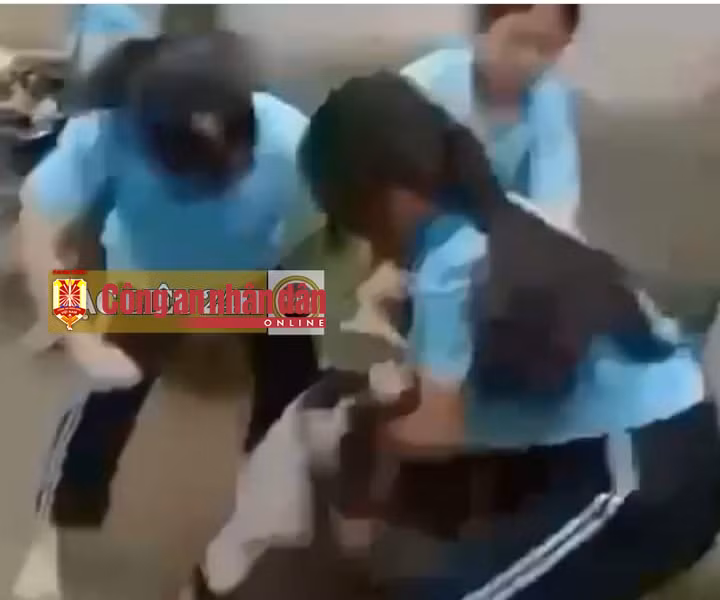 Bé gái o83 Bạc Liêu bị nhiều học sinh đánh đập dã man -0