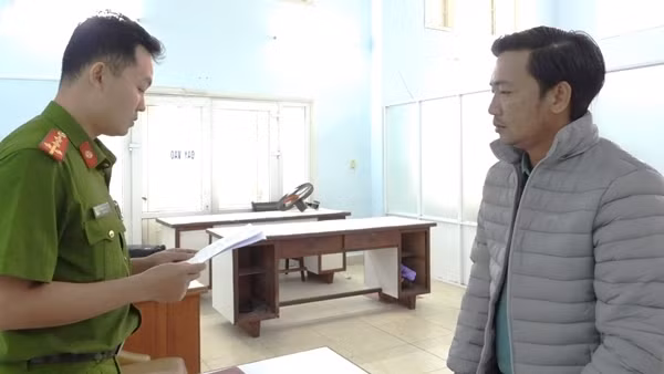 Phân lô đất nông nghiệp trên giấy, chiếm đoạt 900 triệu đồng