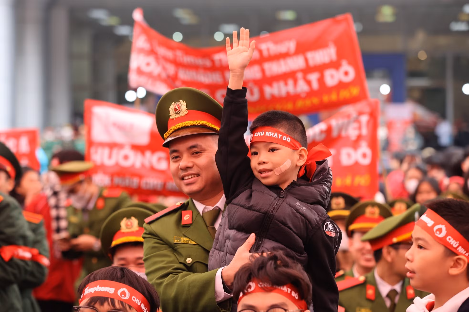 Hàng nghìn người hiến máu Chủ Nhật Đỏ trong ngày Giáng sinh -0