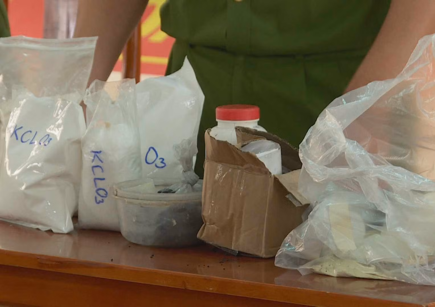 Phát hiện, ngăn chặn kịp thời 2 vụ học sinh chế tạo pháo nổ đem đi bán -0
