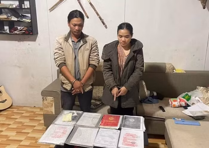 Bắt đôi nam nữ cho vay lãi nặng trong vùng dân tộc thiểu số -0
