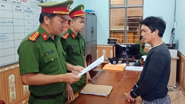 Đón đường để cướp, hiếp dâm người yêu cũ