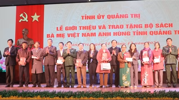 Ra mắt bộ sách Bà mẹ Việt Nam anh hùng tỉnh Quảng Trị