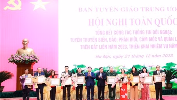 Công tác đối ngoại đã vẽ lên một bức tranh rất đẹp, rất sinh động