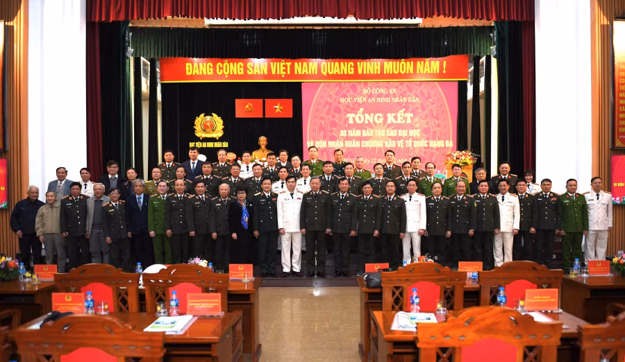 Đổi mới đào tạo sau đại học gắn với chiến lược phát triển đội ngũ cán bộ chất lượng cao trong CAND -0