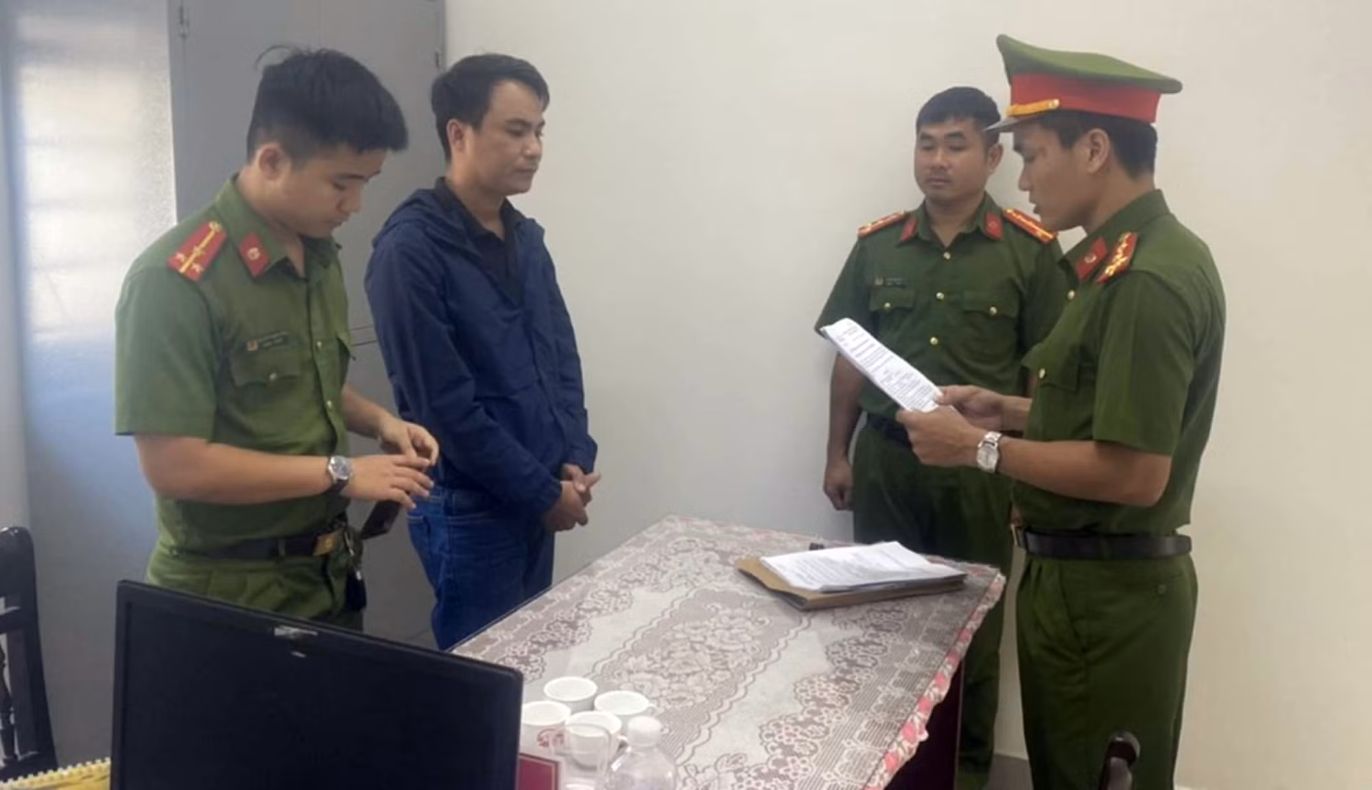 Lừa bán nhà gỗ trên mạng xã hội để chiếm đoạt tài sản -0