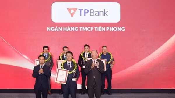 TPBank đứng thứ 4 trong Top các ngân hàng tư nhân uy tín nhất Việt Nam
