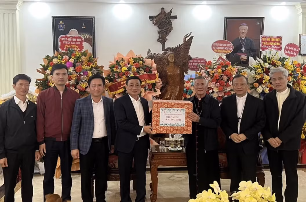 Chúc mừng Giáng sinh Tòa Giám mục Giáo phận Hà Tĩnh và Tòa Giám mục Giáo phận Vinh -0