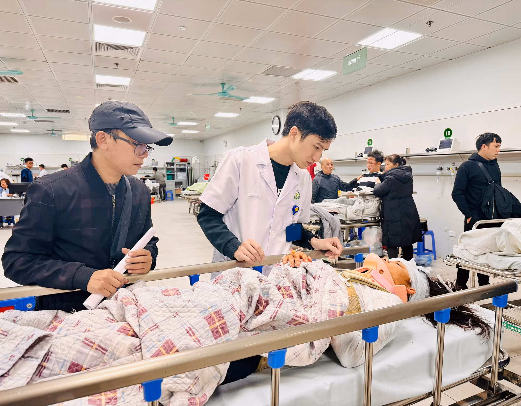 Nữ sinh nặng nhất trong vụ sập trần lớp học tiên lượng phục hồi kém -0