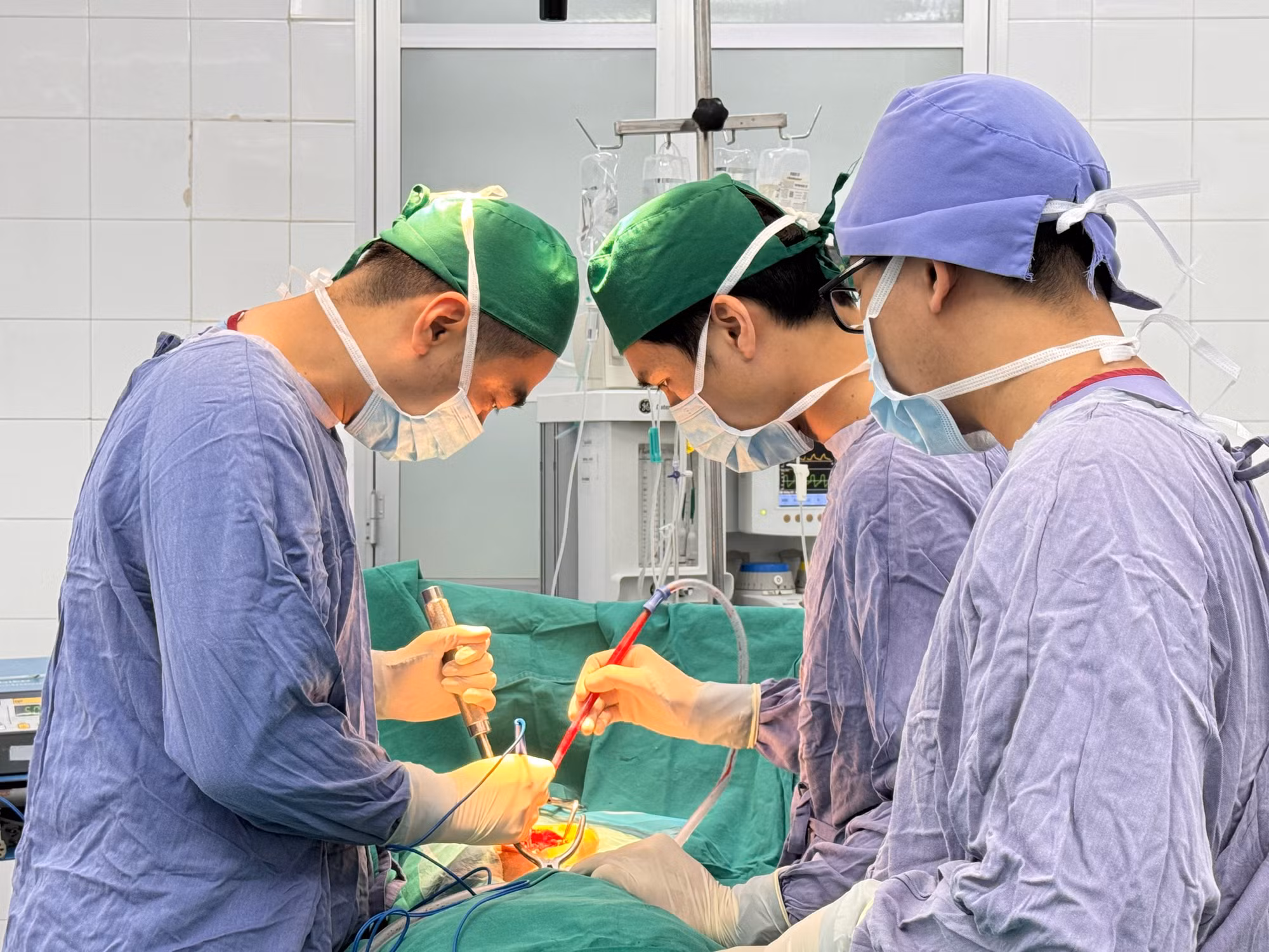 Nữ sinh nặng nhất trong vụ sập trần lớp học tiên lượng phục hồi kém -0